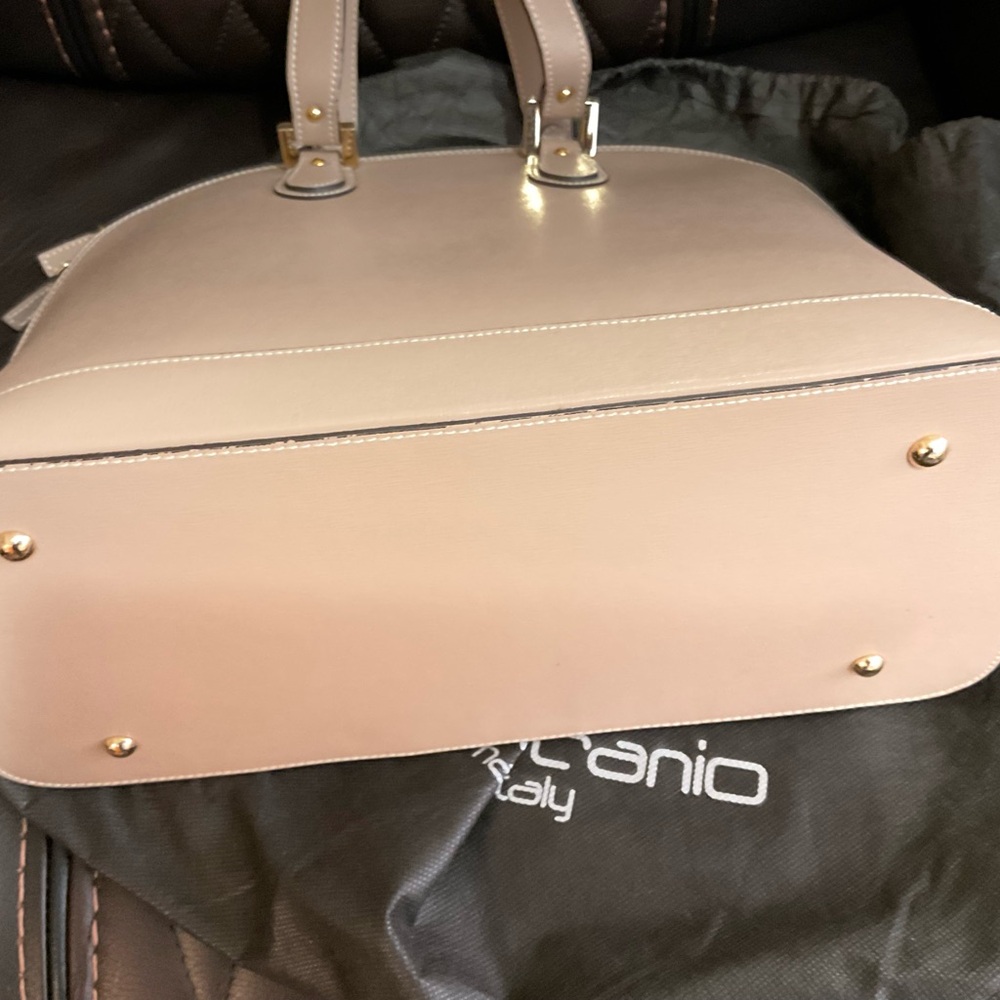 Beautiful beige leather purse!